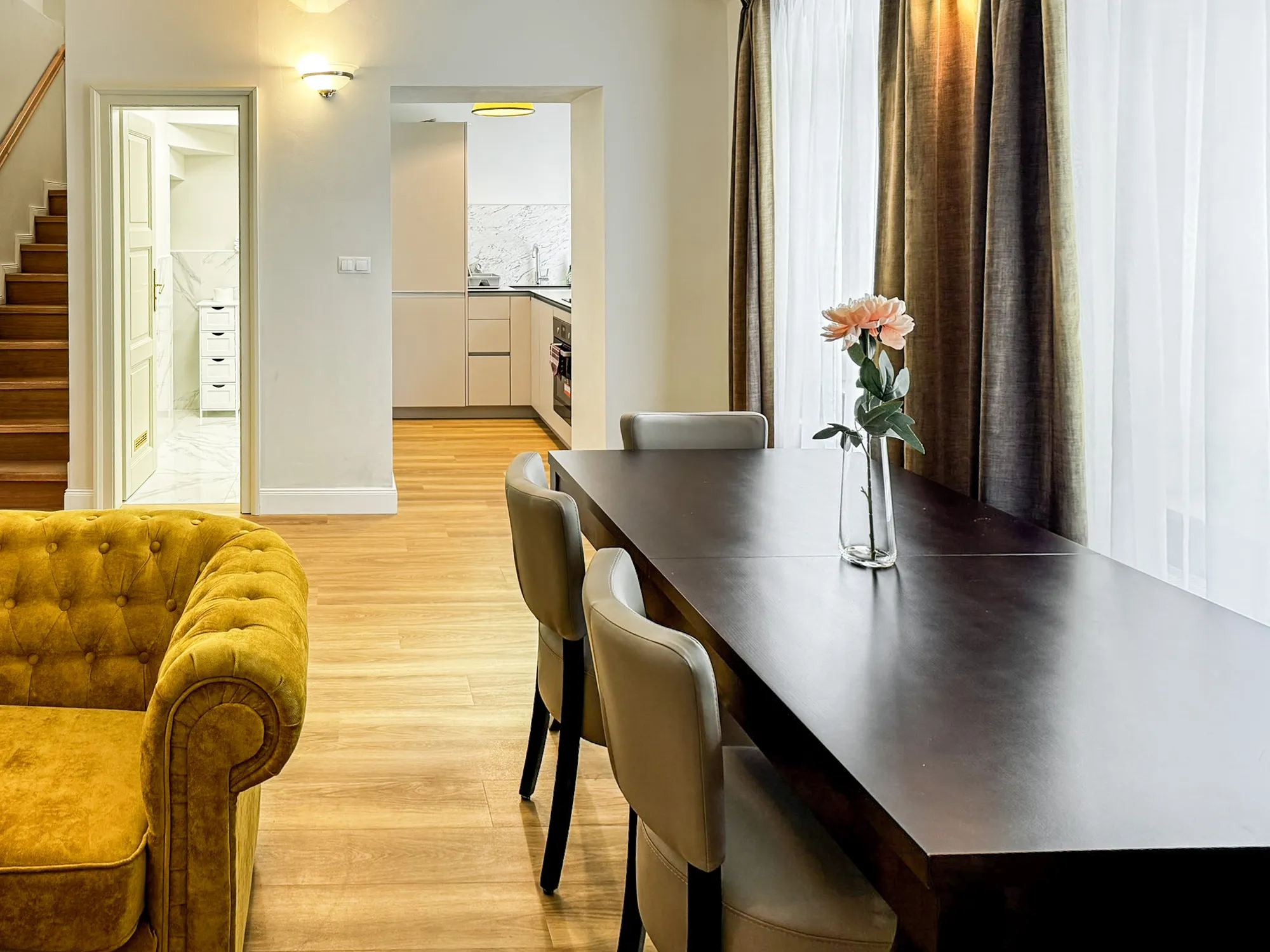 Komfortní dvoulůžkový pokoj s výhledem do ulice v Boutique Hotel Le Théâtre