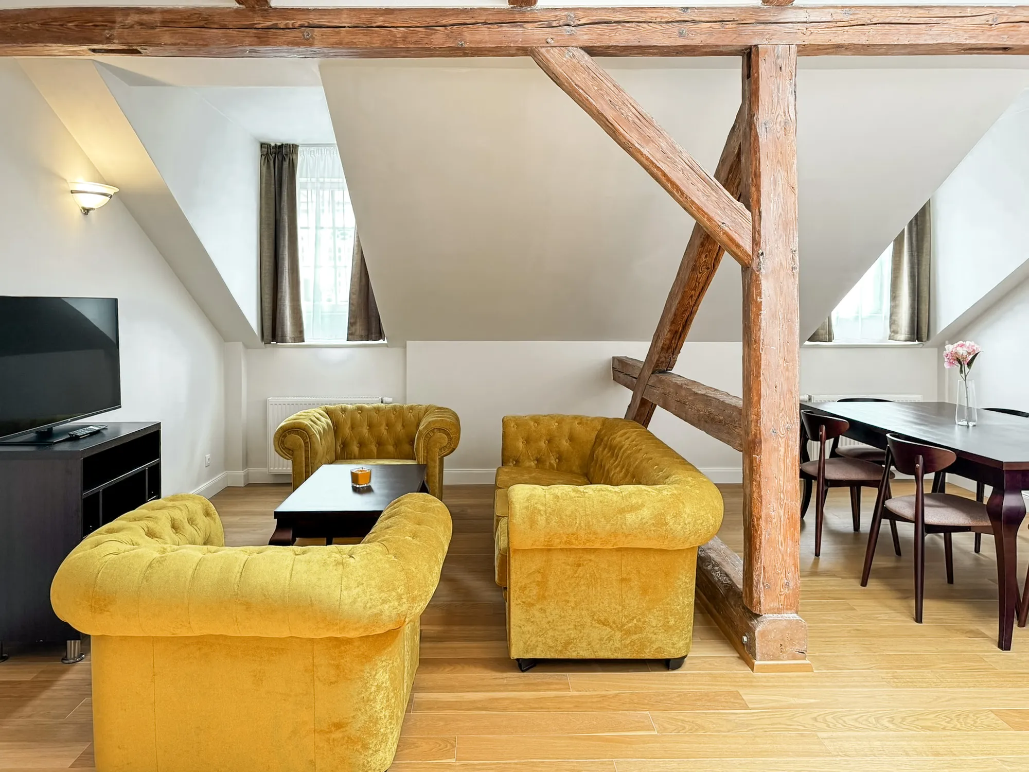 Náhled galerie Podkrovní apartmán se 3 ložnicemi 2