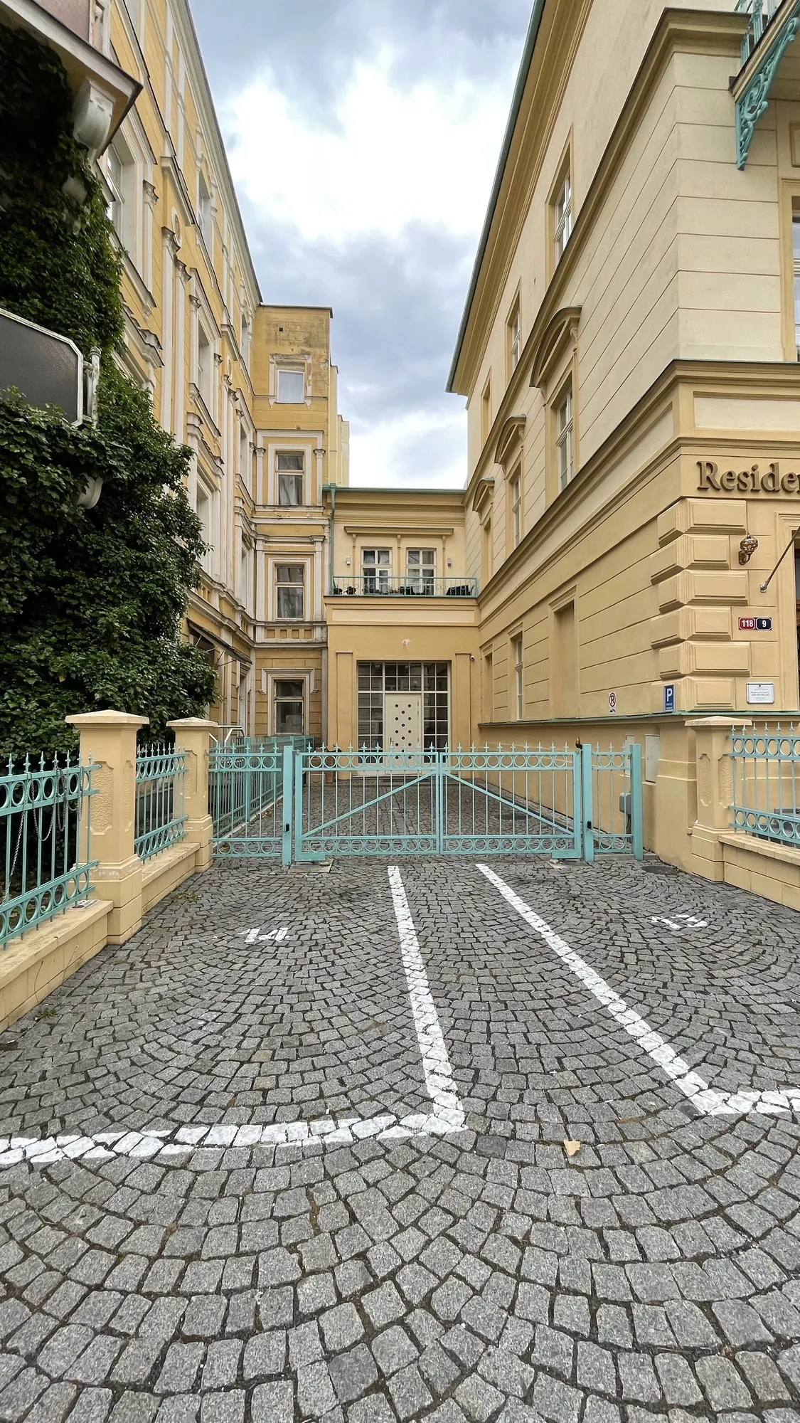 Výběr jídel na snídaňovém bufetu v Boutique Hotel Le Théâtre